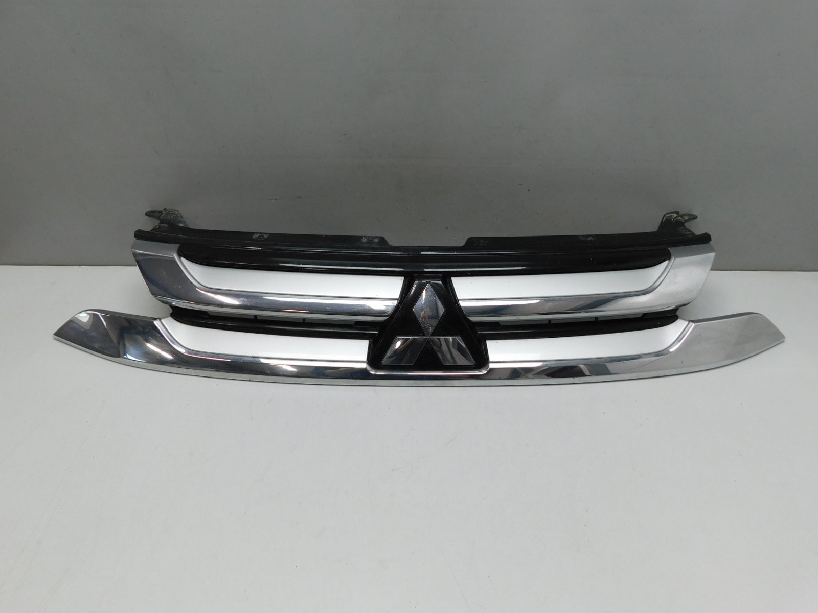 Решетка радиатора Mitsubishi Outlander 2012>