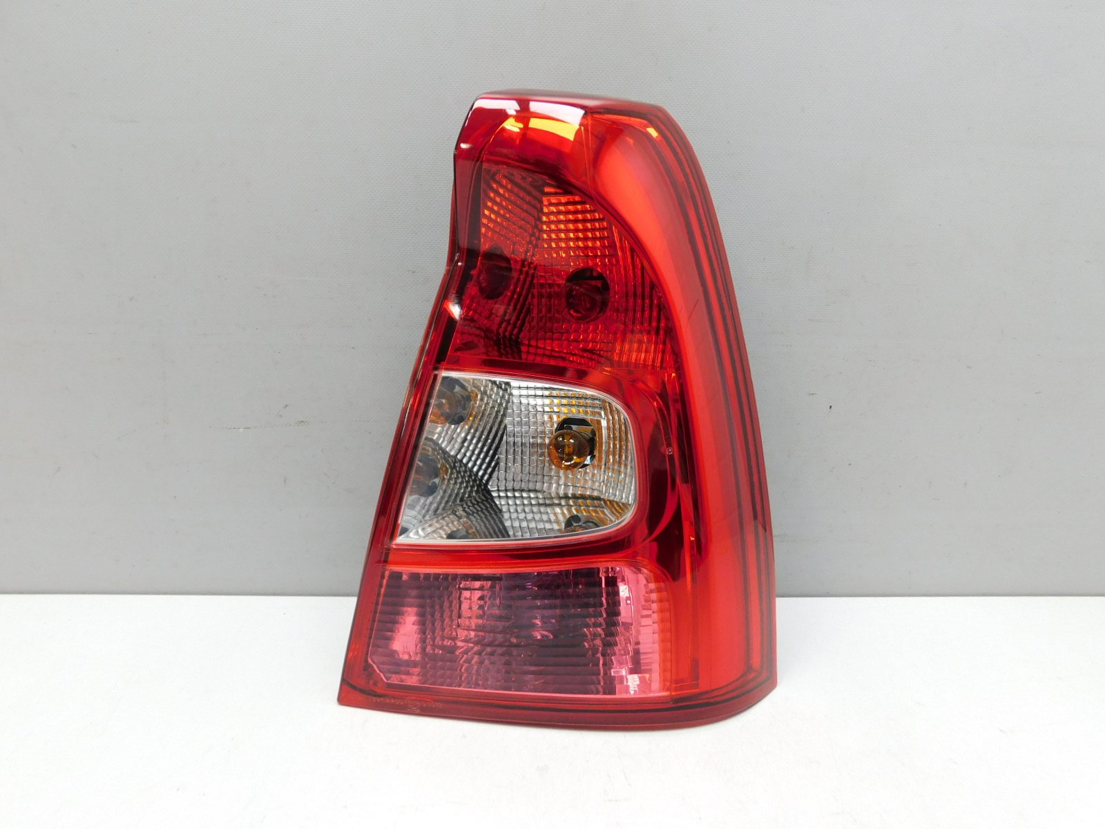 Фонарь задний правый Renault Logan 2005>