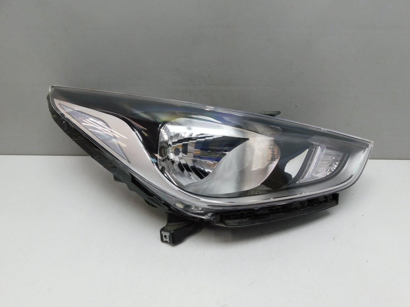 Фара правая Hyundai Solaris 2017>