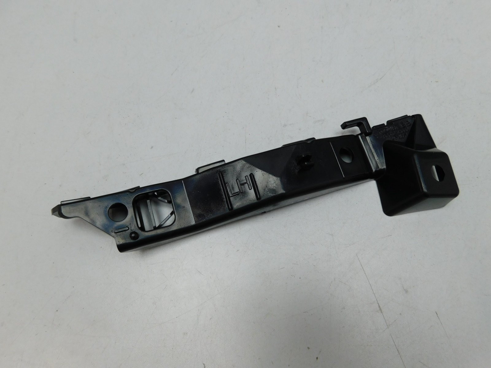 Кронштейн переднего бампера Kia Ceed 2007-2012