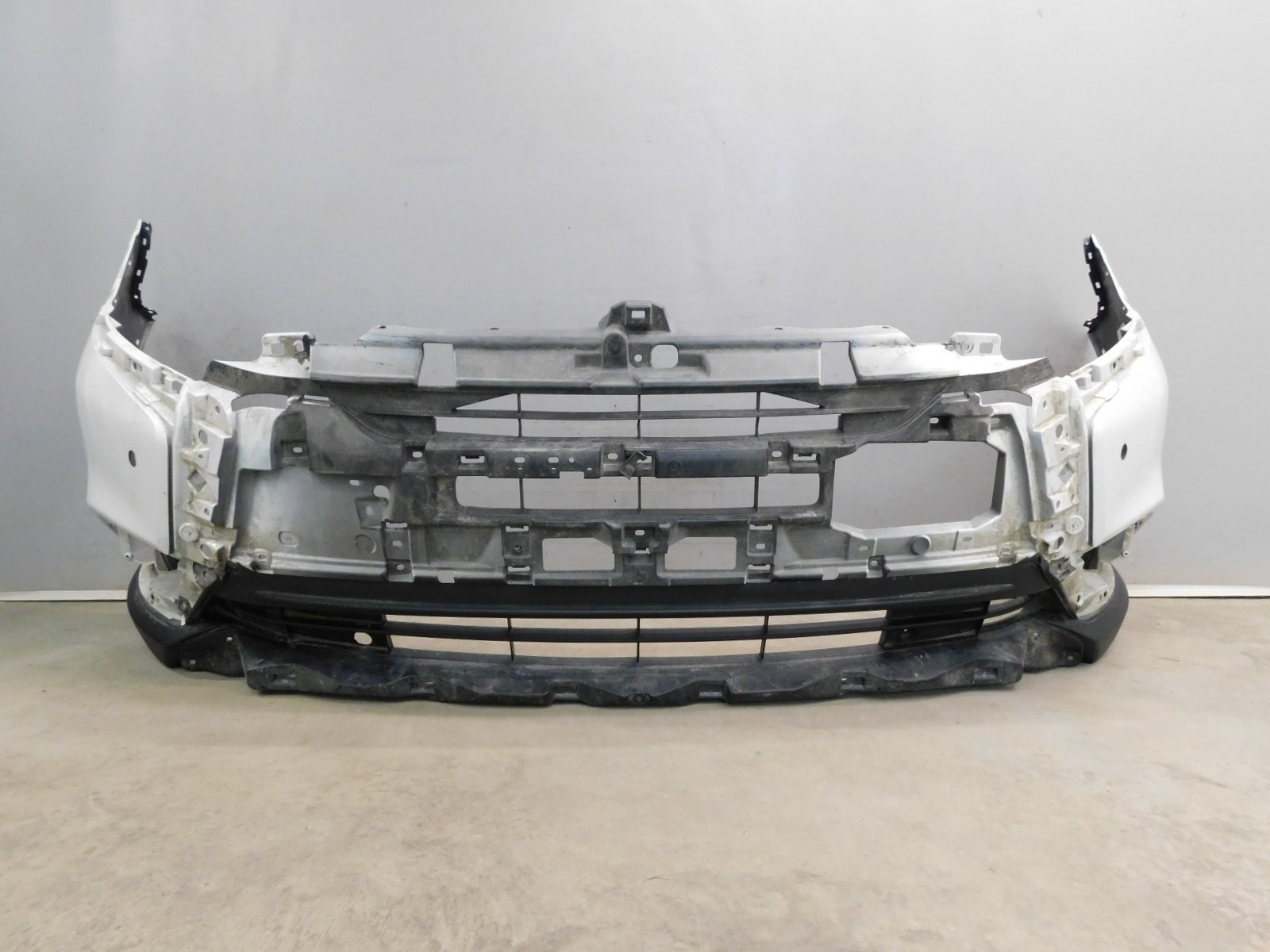 Бампер передний Mitsubishi Outlander 2012>