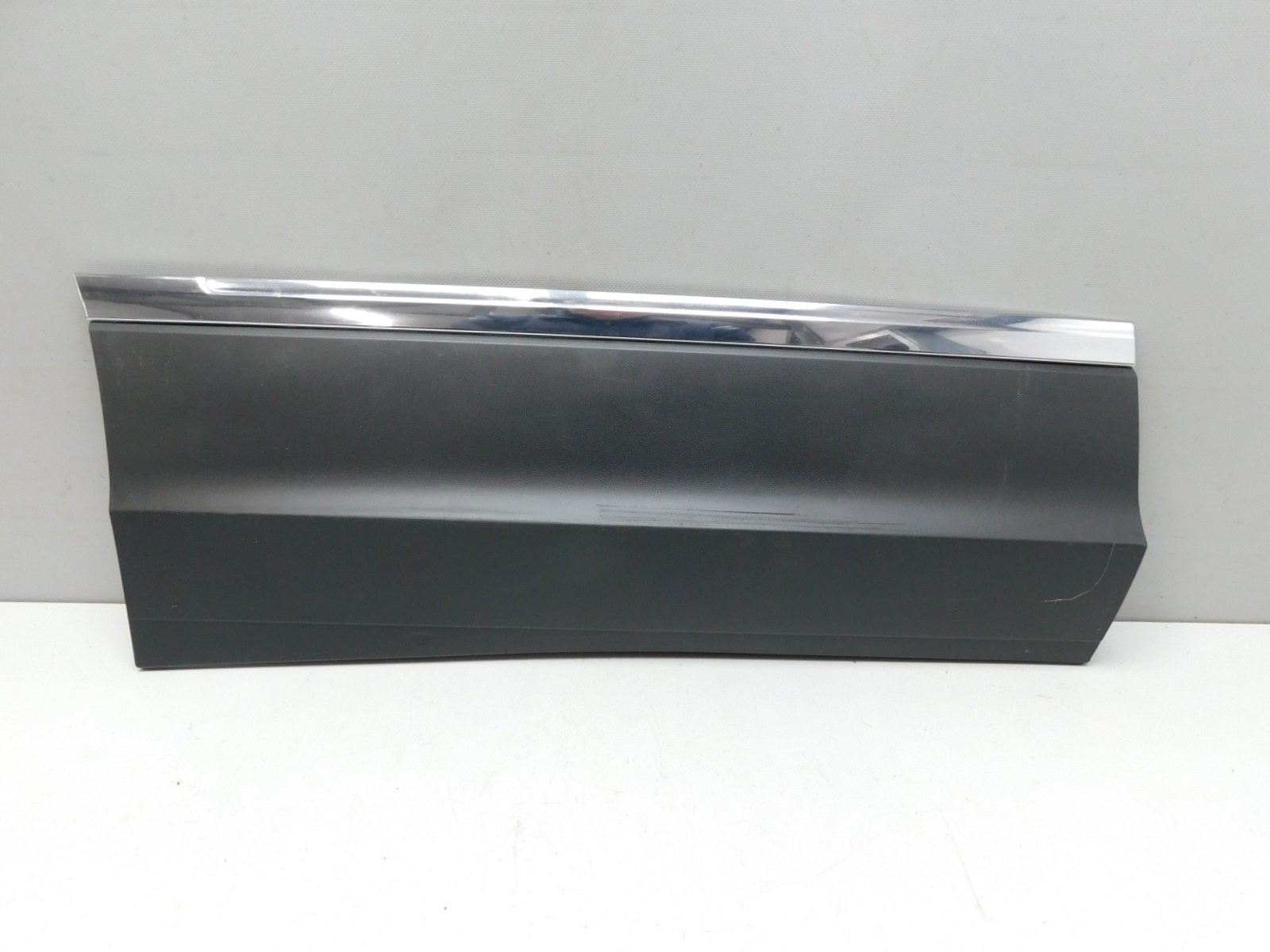 Накладка двери задней правой Volkswagen Tiguan 2017>