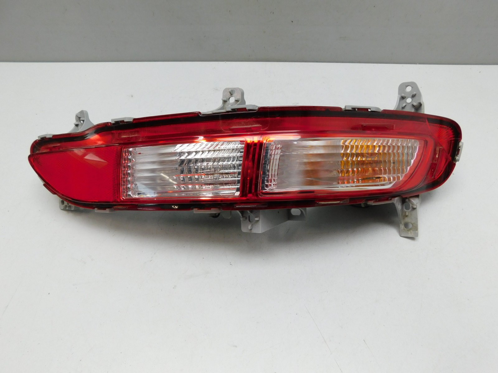 Фонарь задний в бампер правый Kia Sportage 2015>