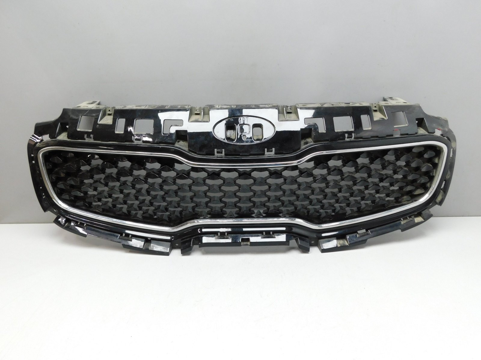 Решетка радиатора Kia Sportage 2015>