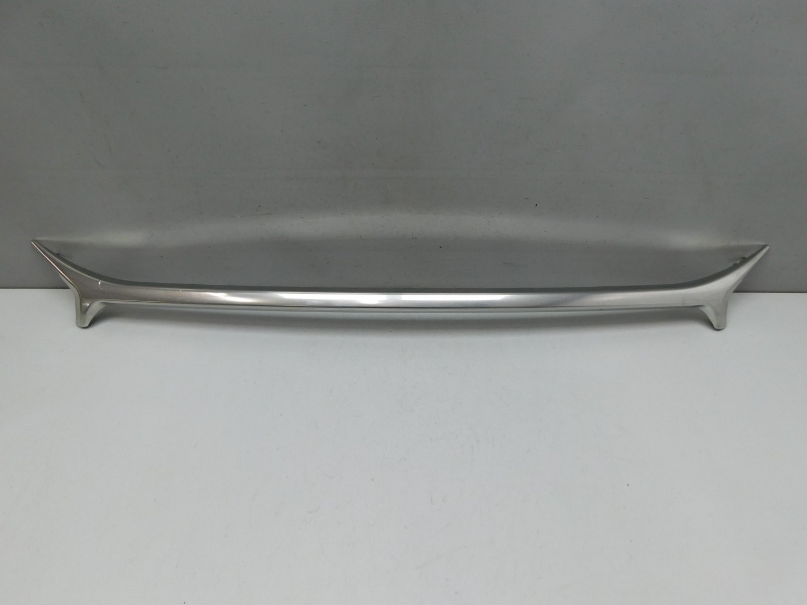 Молдинг центральной решетки Toyota Camry V50 2011-2018