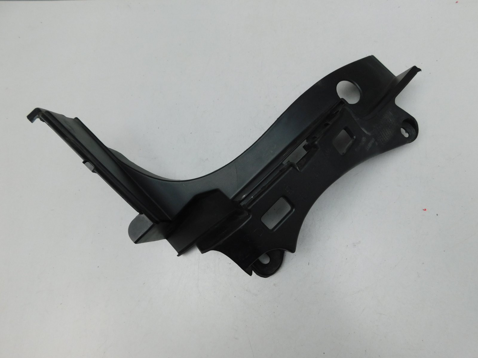 Кронштейн заднего бампера Peugeot 3008 2010>