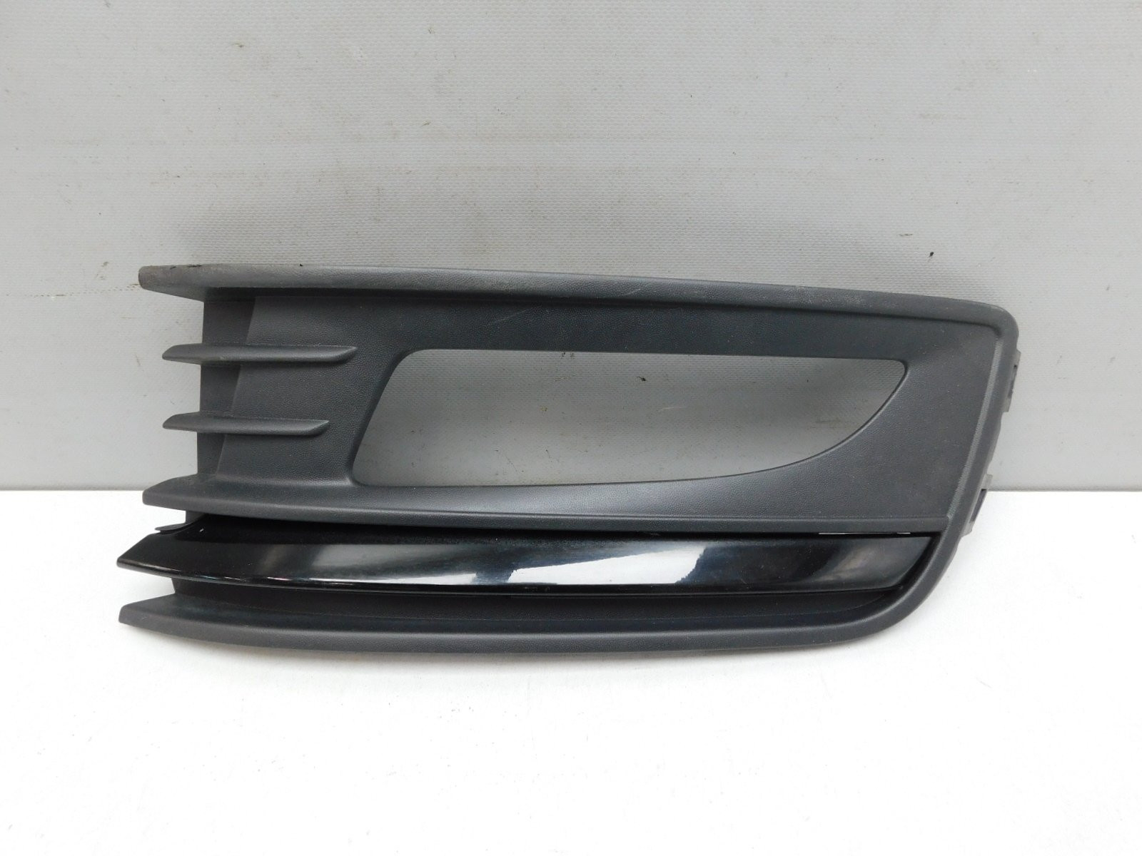 Решетка в бампер левая Volkswagen Polo Sedan 2011-2020