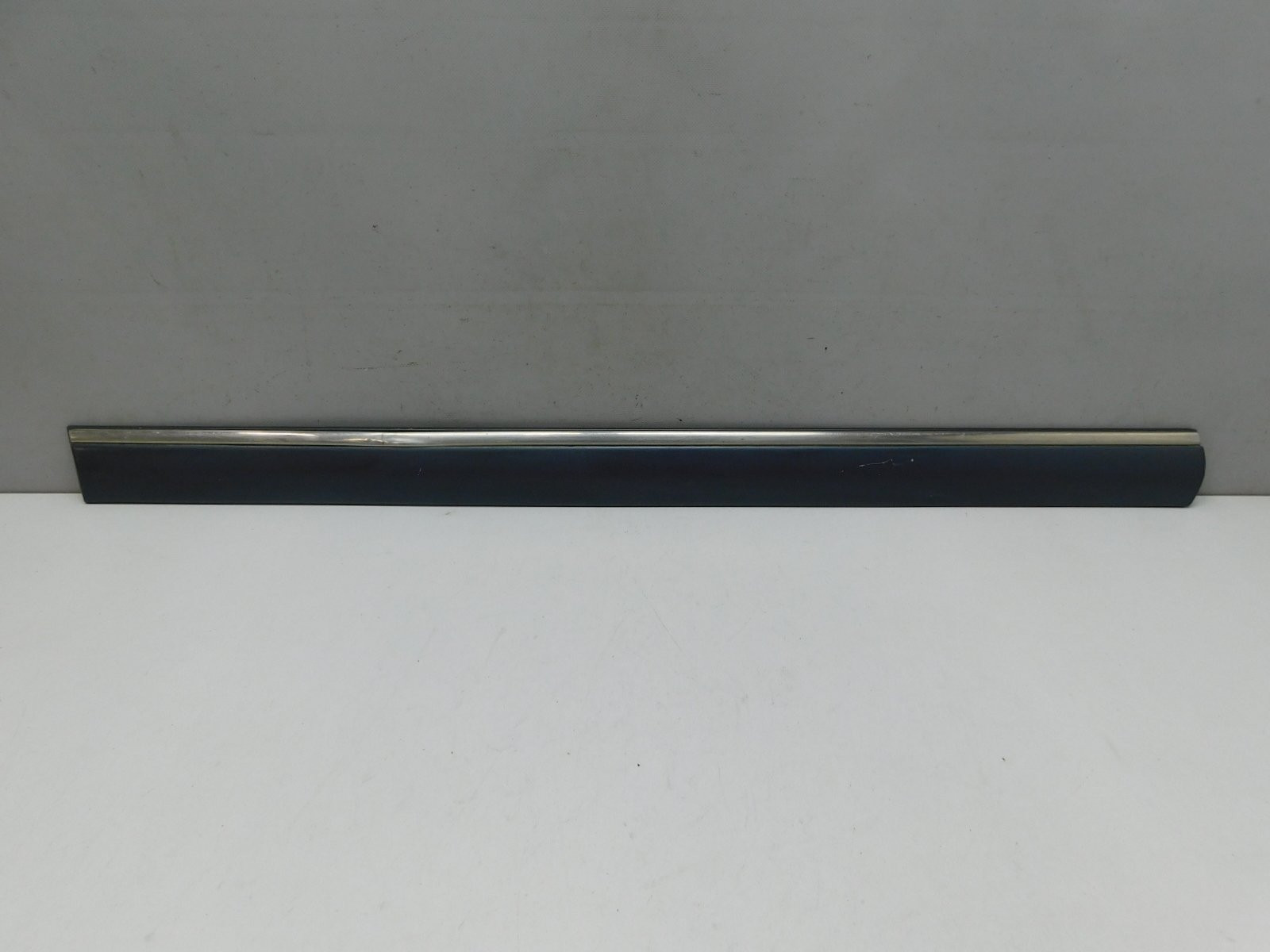 Молдинг двери передней левой Mercedes-Benz E-Klasse W210 1995-2002