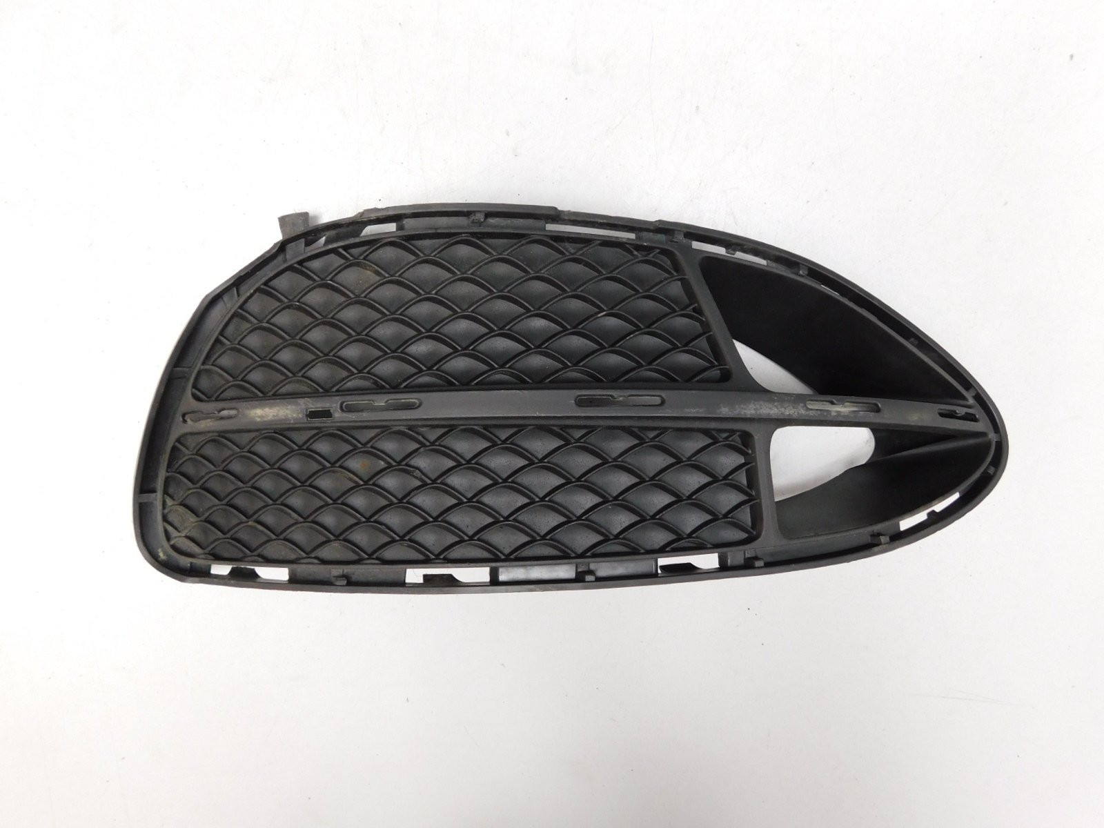 Решетка в бампер правая Mercedes-Benz E-Klasse W212 2009>