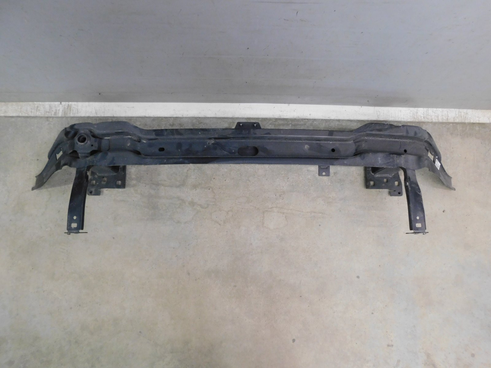 Усилитель переднего бампера Volkswagen Tiguan 2017>