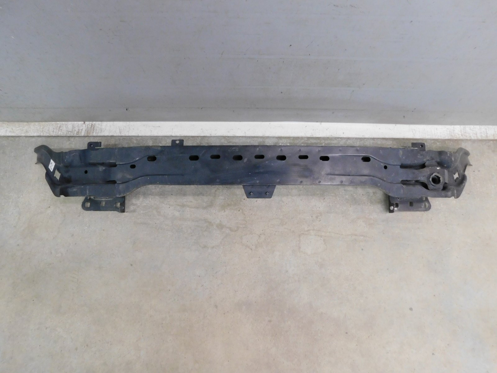 Усилитель переднего бампера Volkswagen Tiguan 2017>