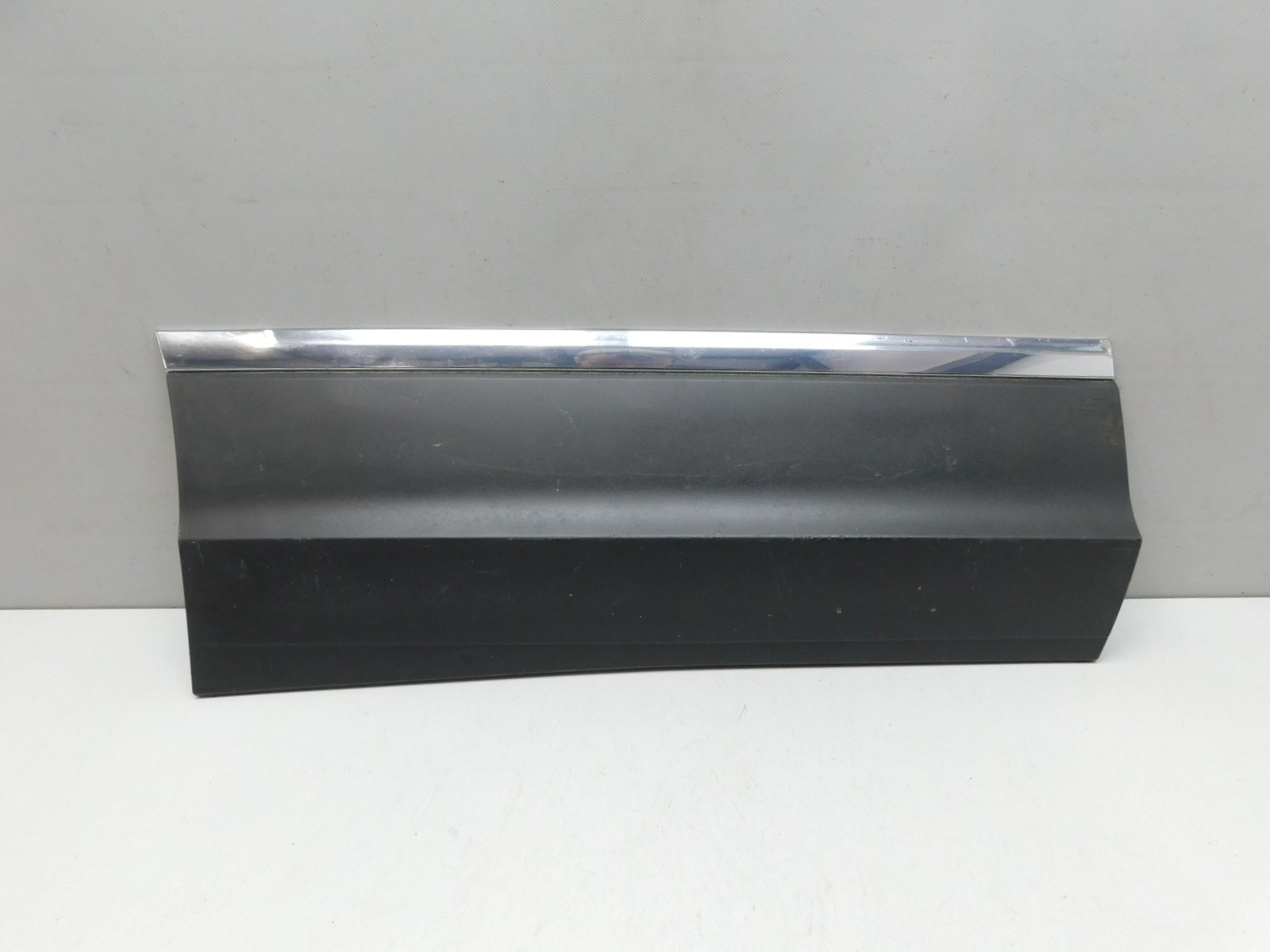 Накладка двери задней правой Volkswagen Tiguan 2017>