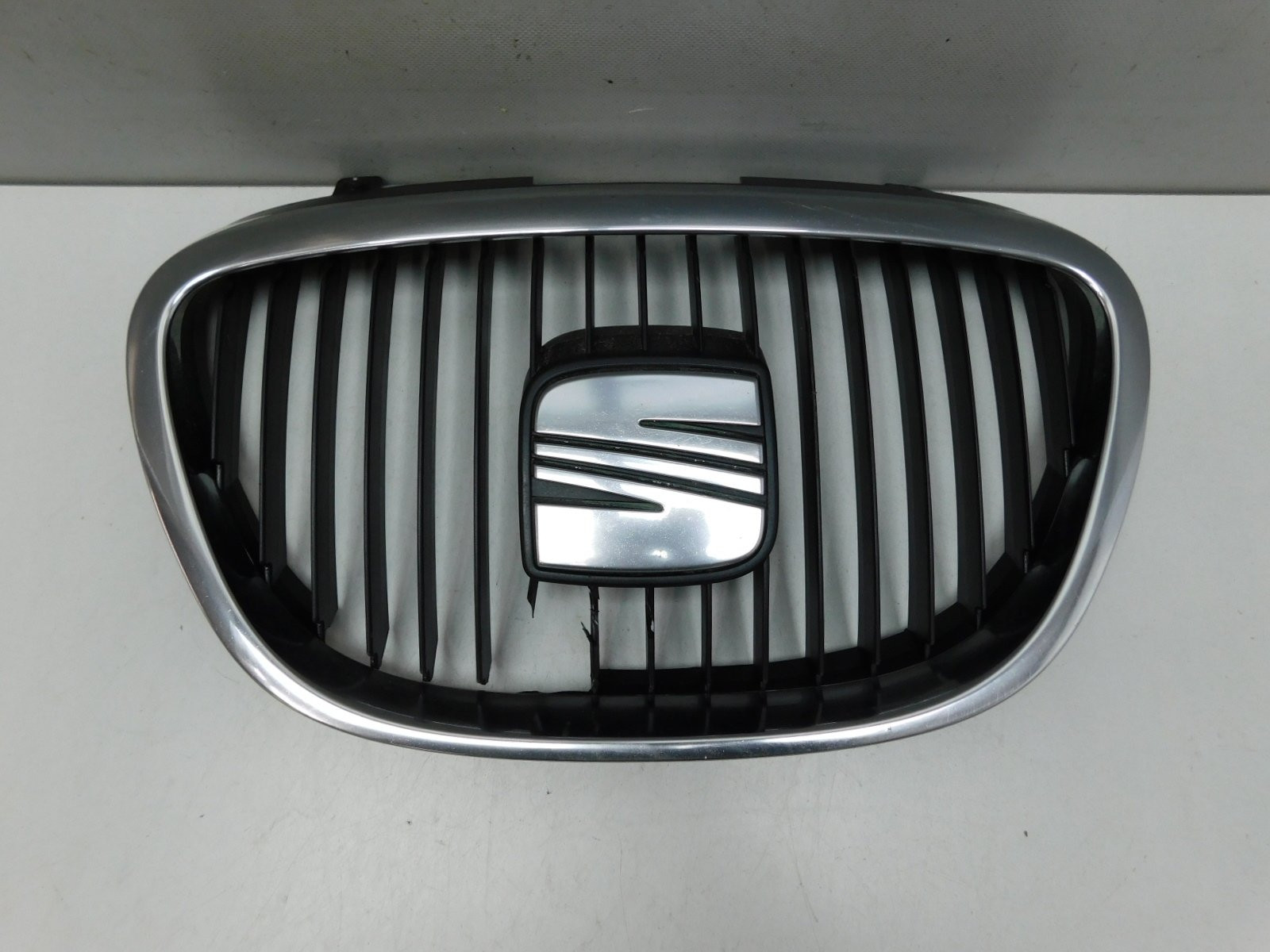 Решетка радиатора Seat Leon 2005>