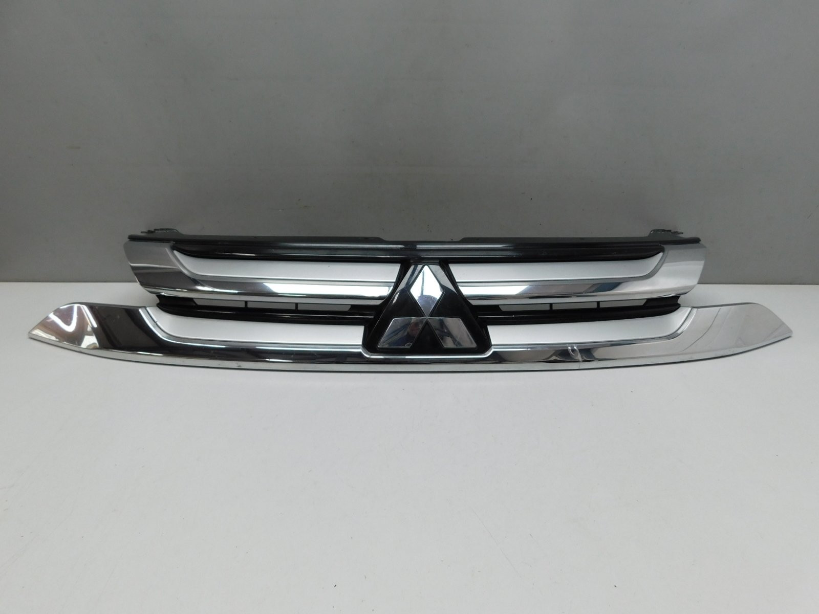 Решетка радиатора Mitsubishi Outlander 2012>