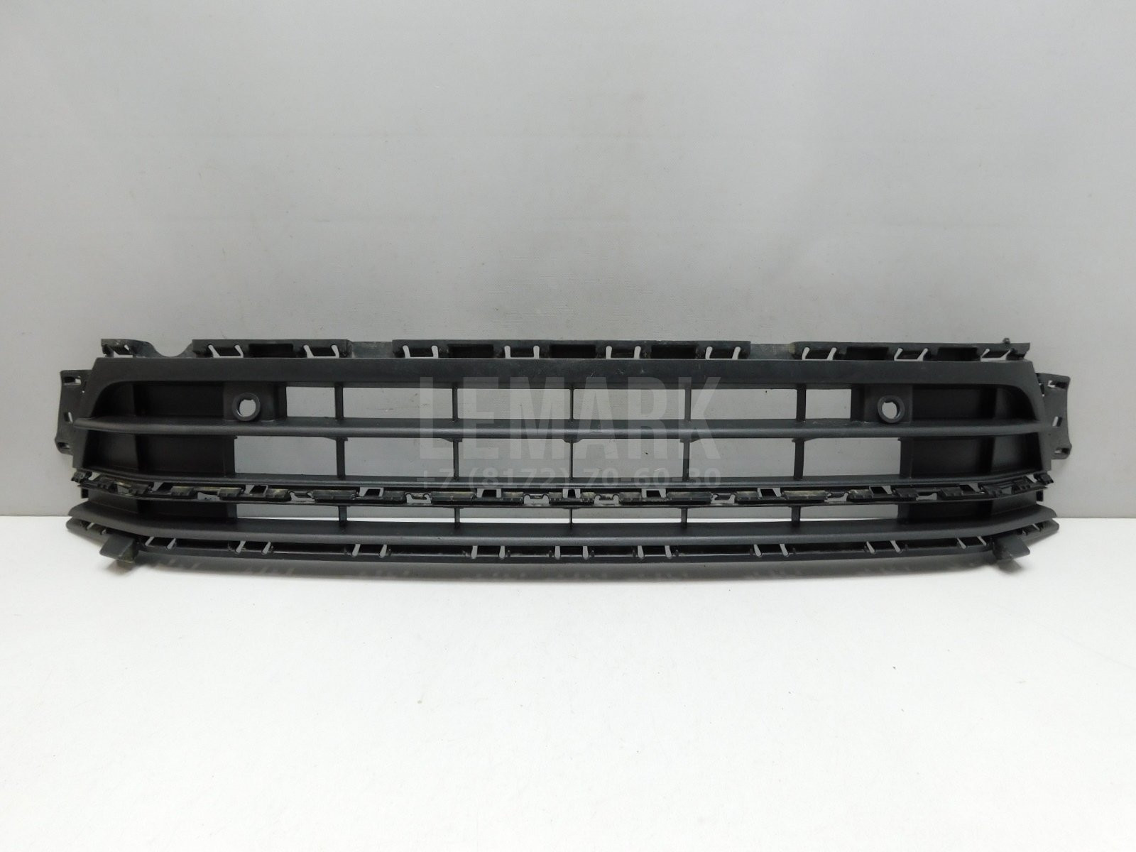 Решетка в бампер центральная Volkswagen Jetta 2011> 5CU853677B
