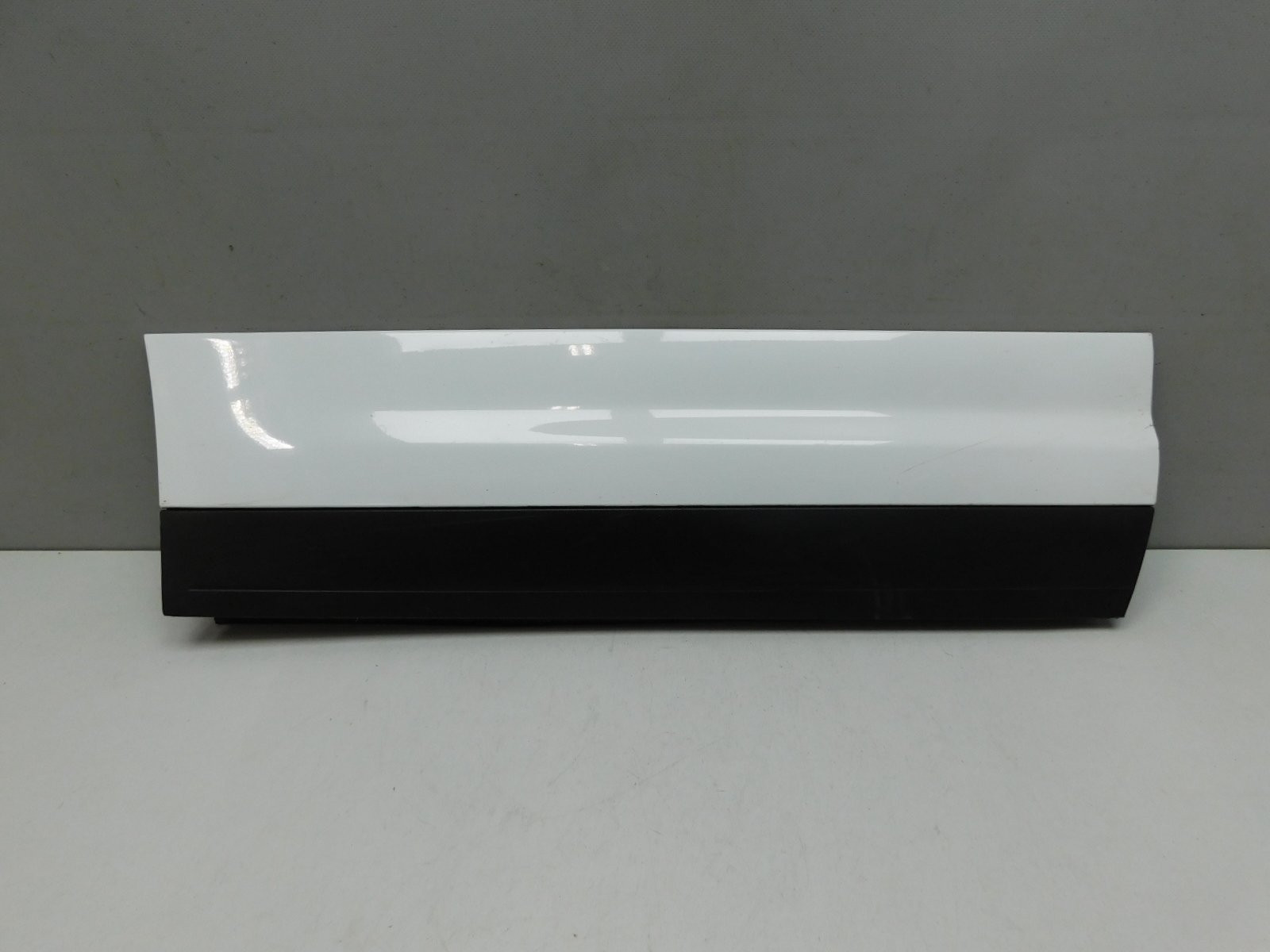 Накладка двери задней правой Porsche Cayenne 2010-2017