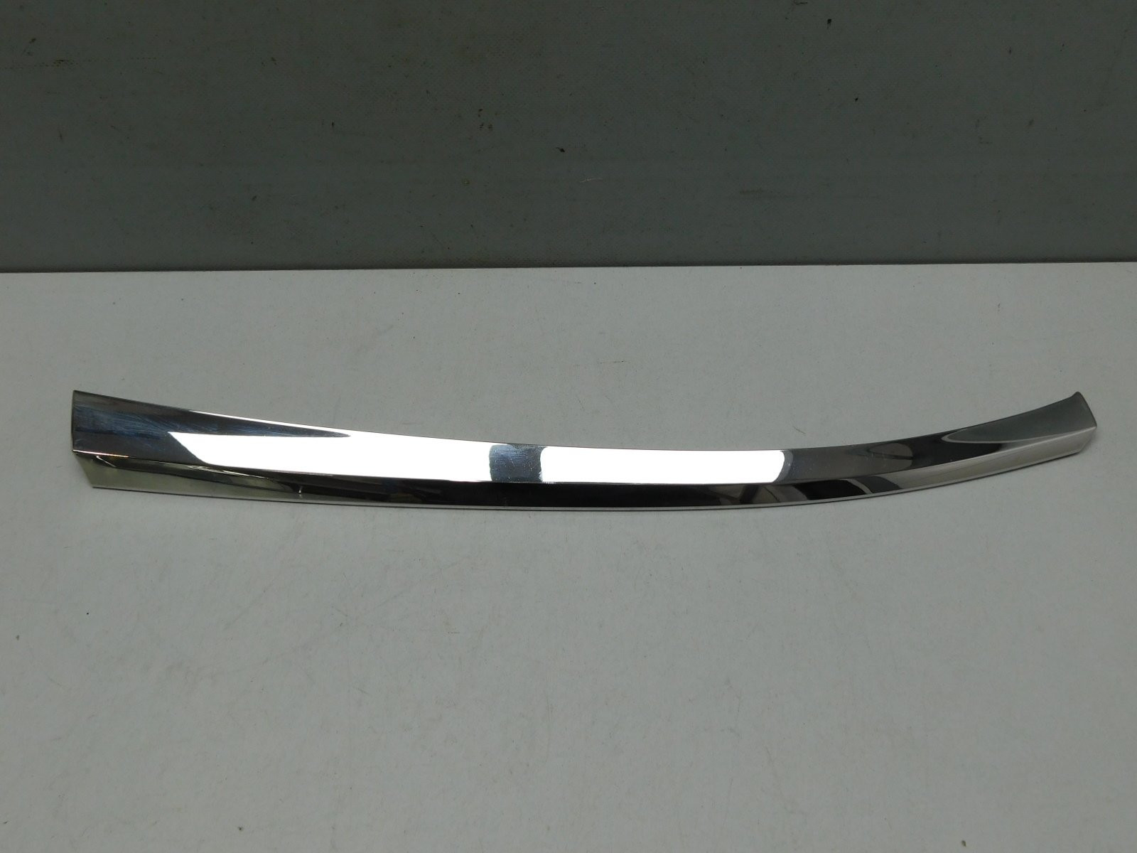 Молдинг решетки радиатора Toyota Camry V50 2011-2018