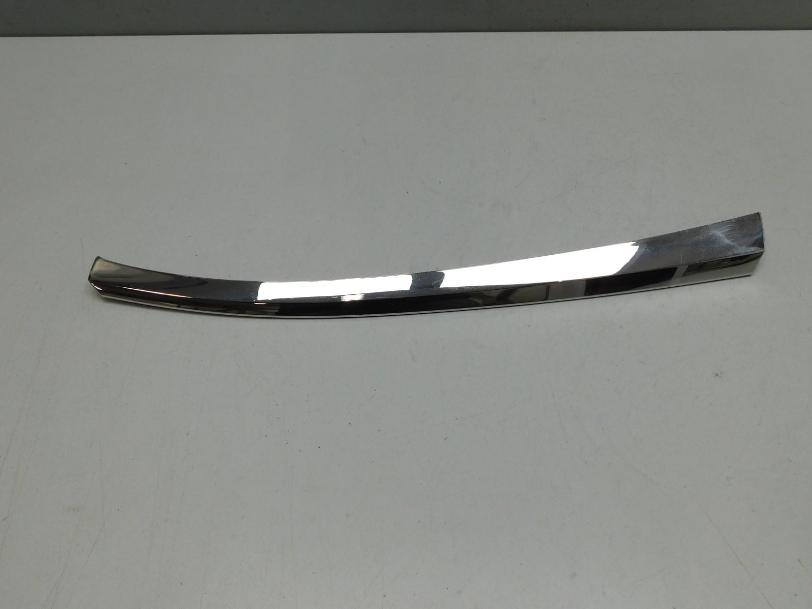 Молдинг решетки радиатора Toyota Camry V50 2011-2018