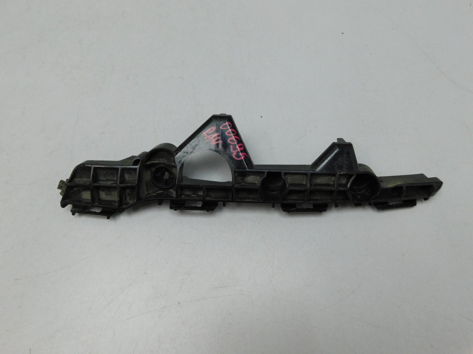 Направляющая заднего бампера Toyota RAV 4 2013-2019