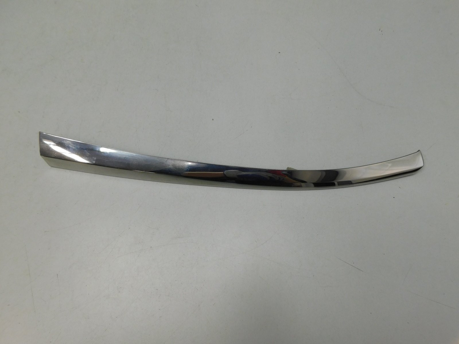 Молдинг решетки радиатора Toyota Camry V50 2011-2018