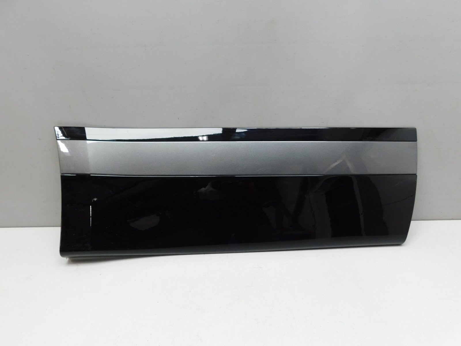 Накладка двери задней правой Land Rover Range Rover Velar 2017>