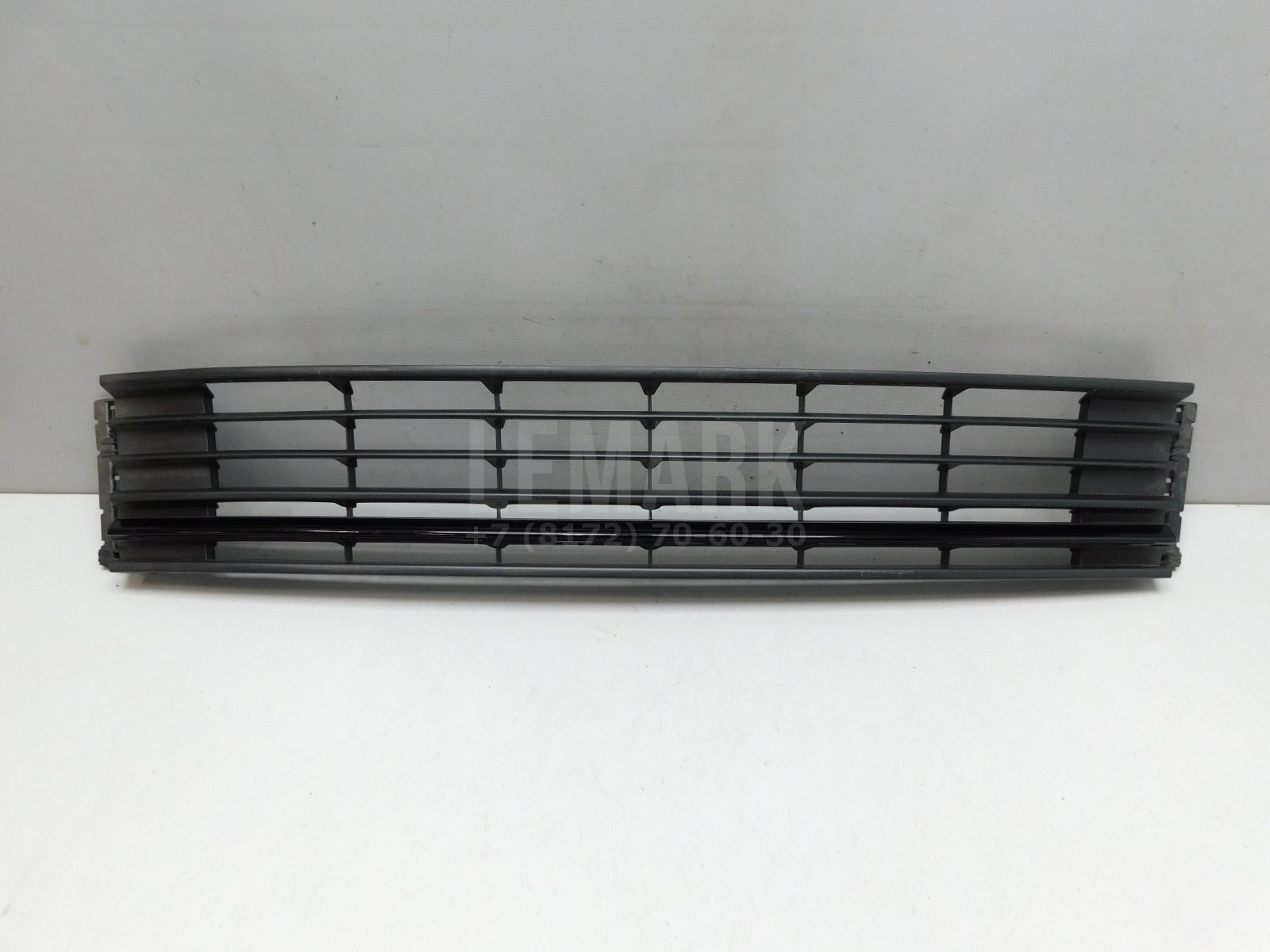 Решетка в бампер центральная Volkswagen Polo Sedan 2011-2020 6RU853677C