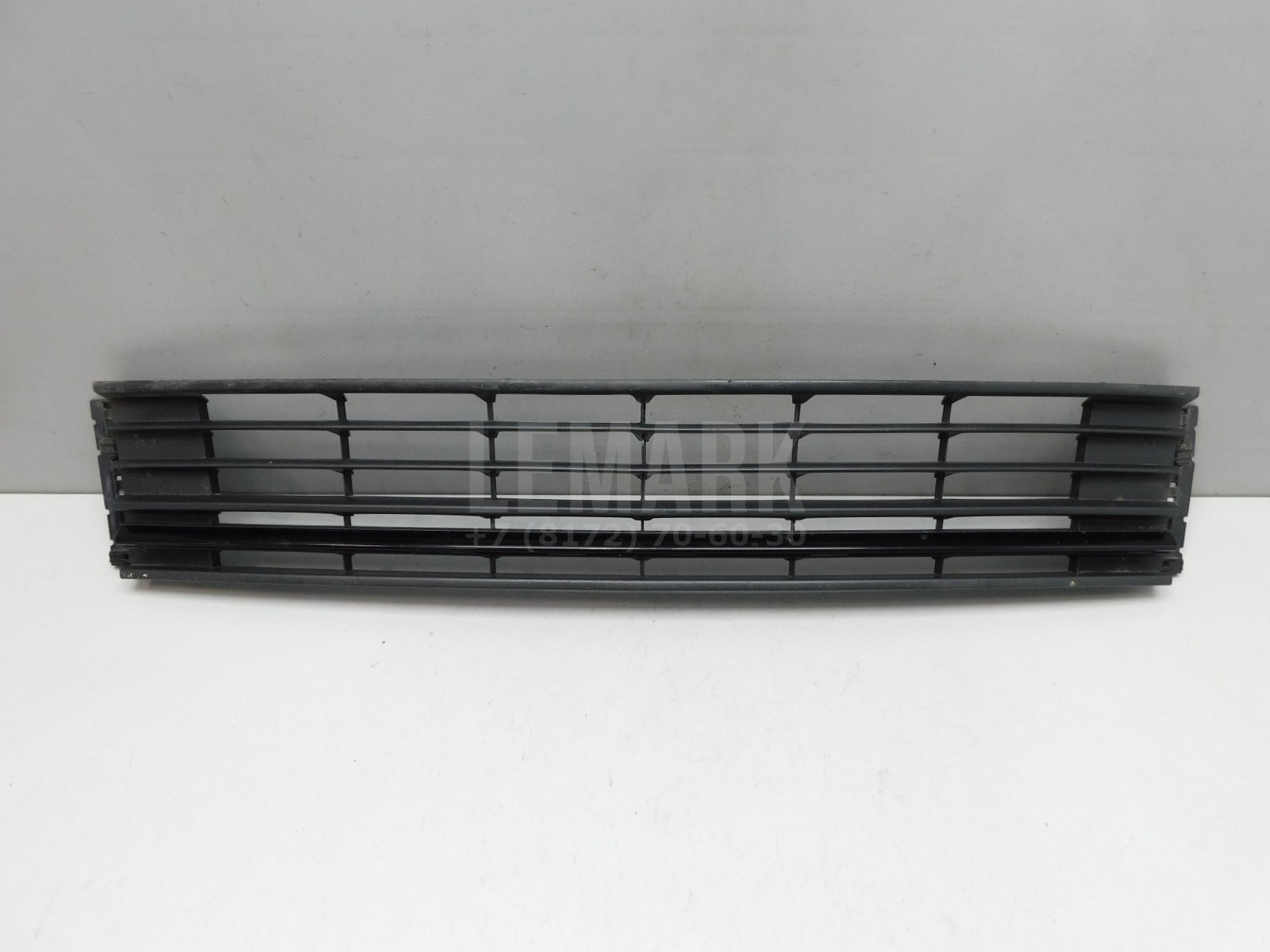 Решетка в бампер центральная Volkswagen Polo Sedan 2011-2020 6RU853677C