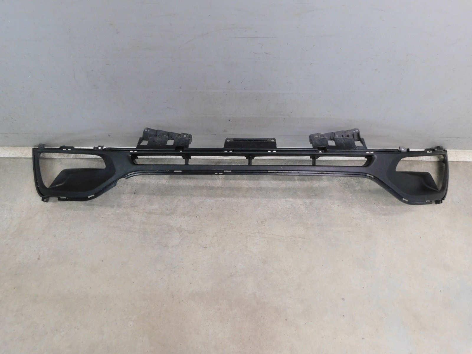 Решетка в бампер центральная Kia Sportage 2010-2015