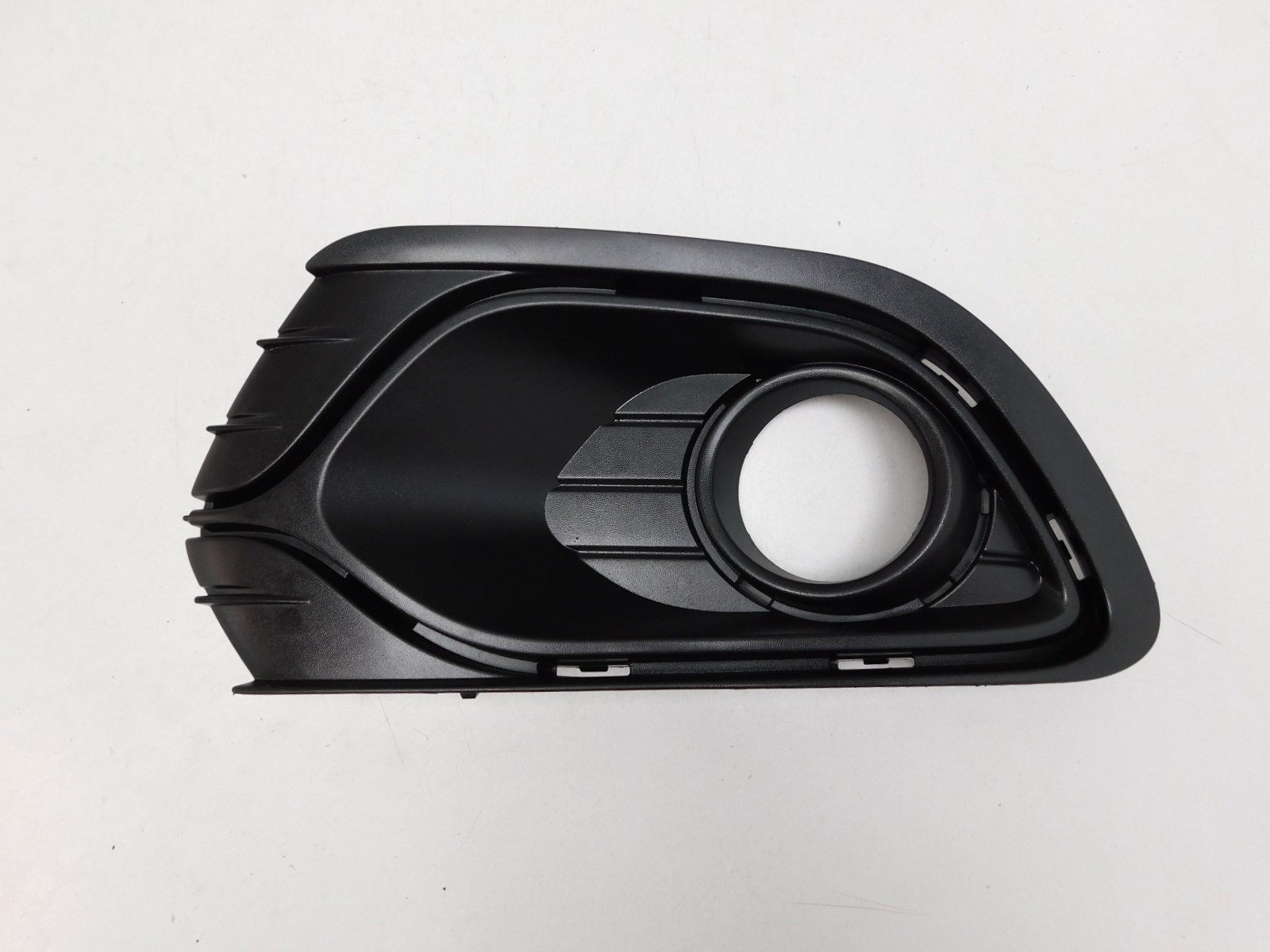 Решетка в бампер левая Renault Logan II 2014>