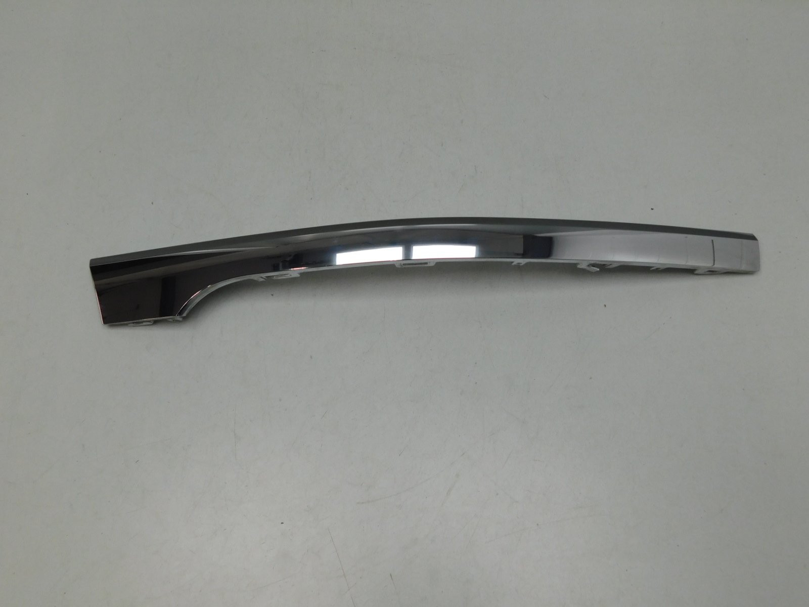 Молдинг заднего бампера Volkswagen Touareg 2010>