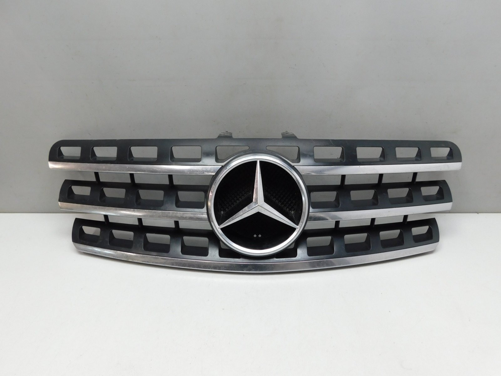 Решетка радиатора Mercedes-Benz M-Klasse (ML) W164 2005>