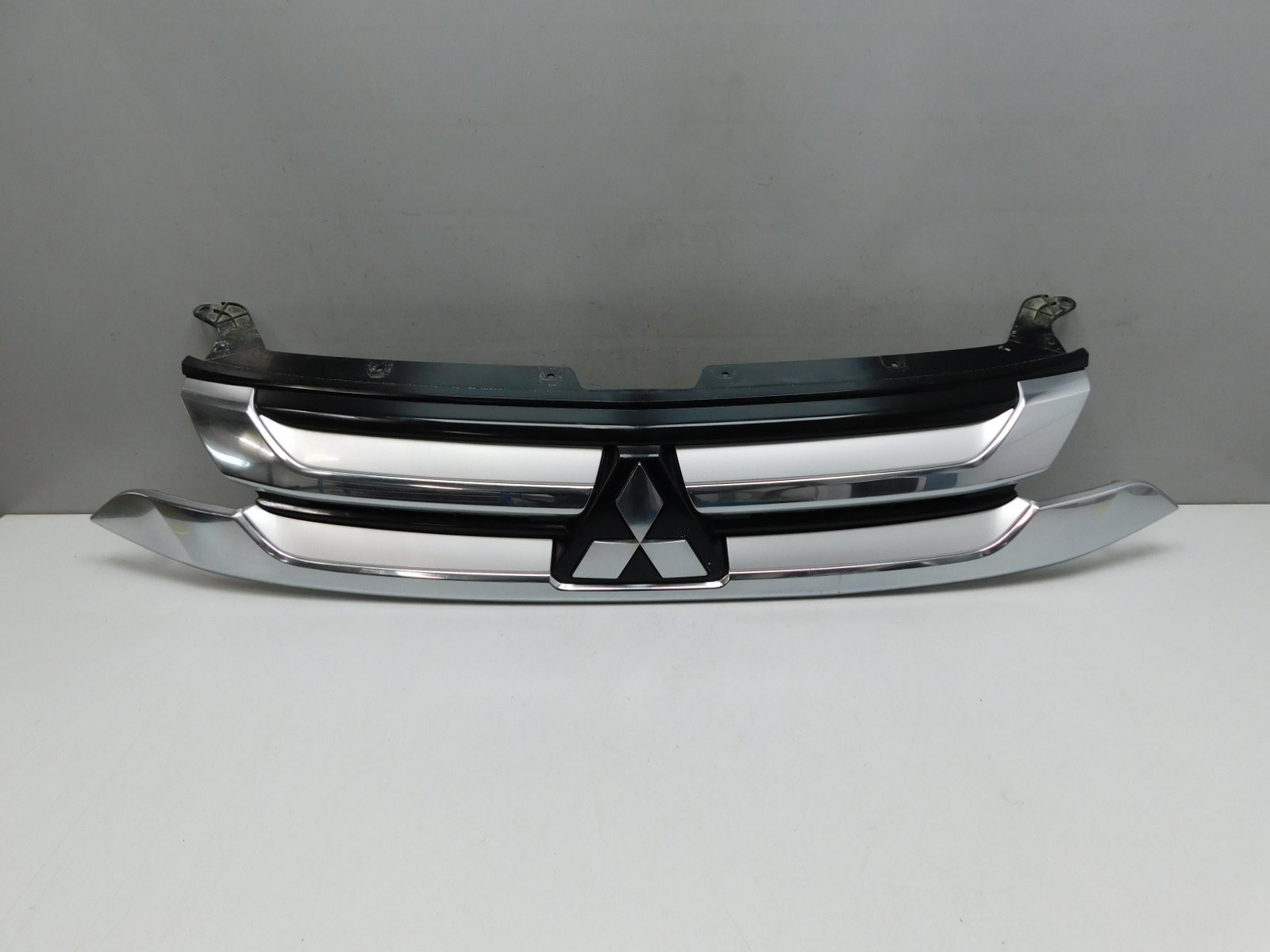 Решетка радиатора Mitsubishi Outlander 2012>