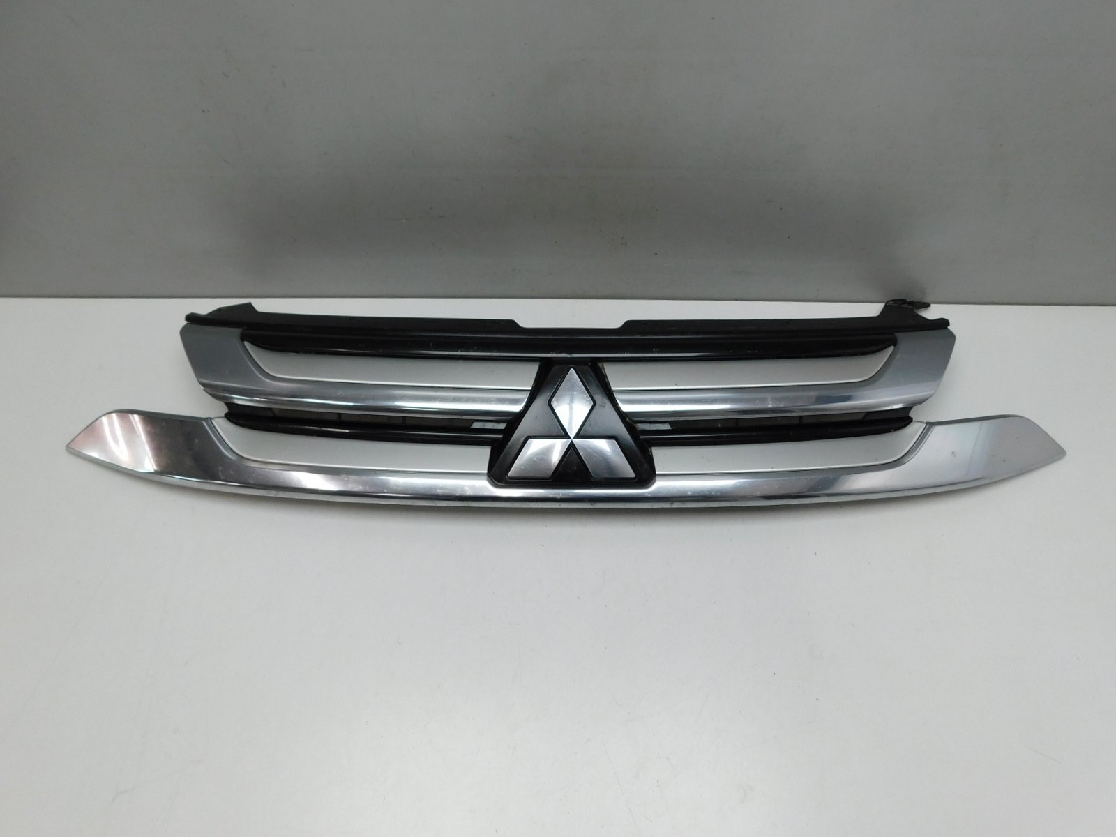 Решетка радиатора Mitsubishi Outlander 2012>