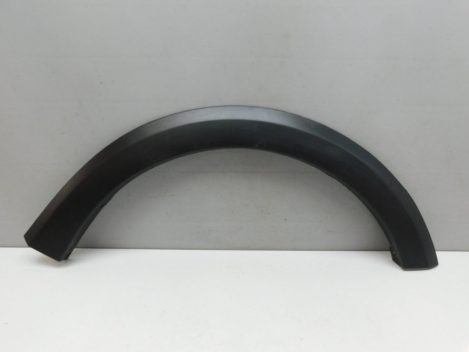 Накладка крыла переднего правого Renault Sandero 2014>