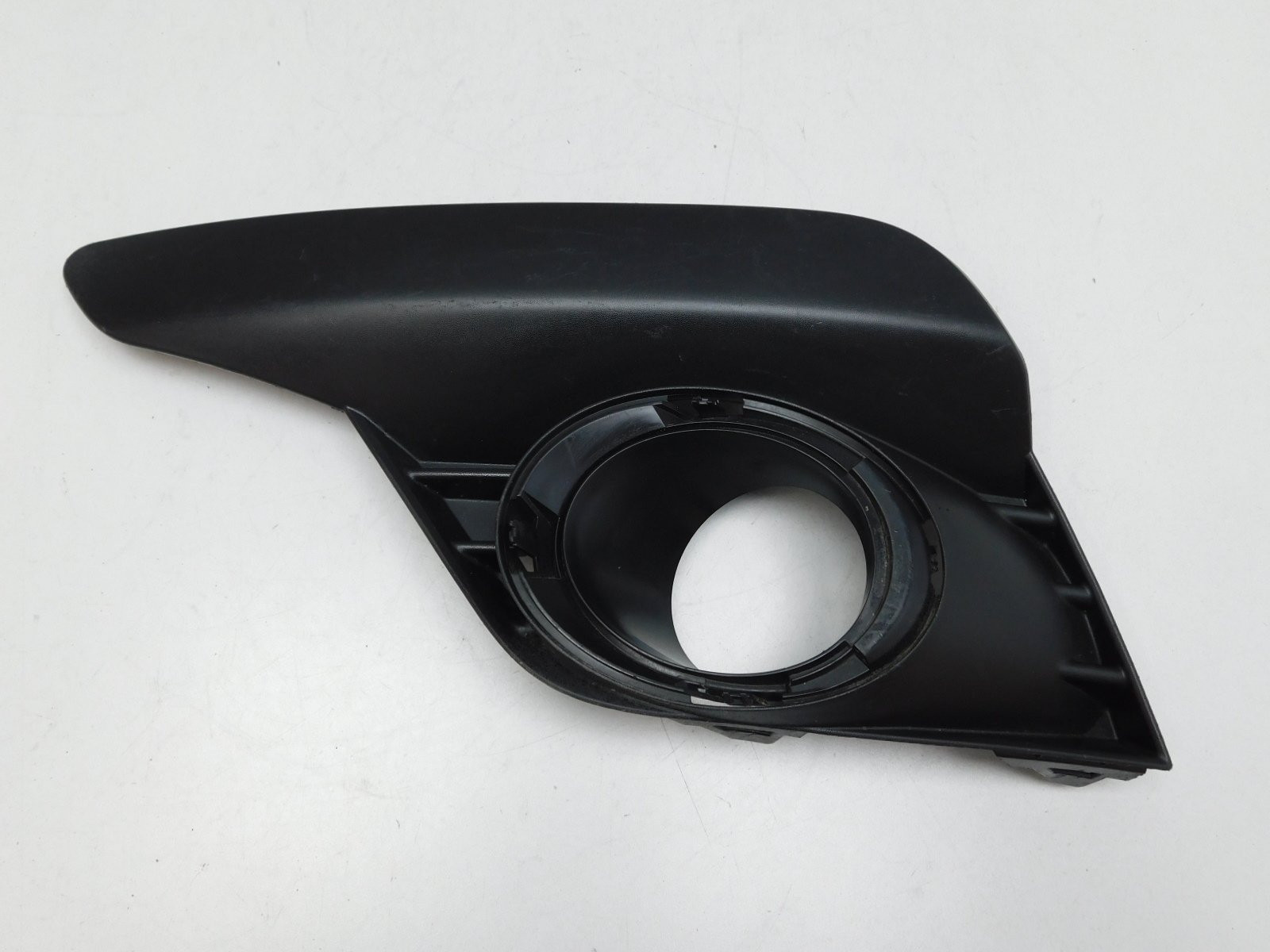 Решетка в бампер левая Renault Logan II 2014>