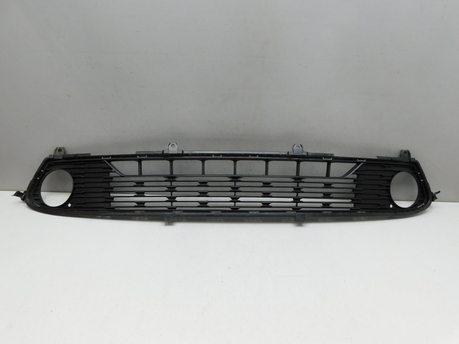 Решетка в бампер центральная Kia Cerato 2018>