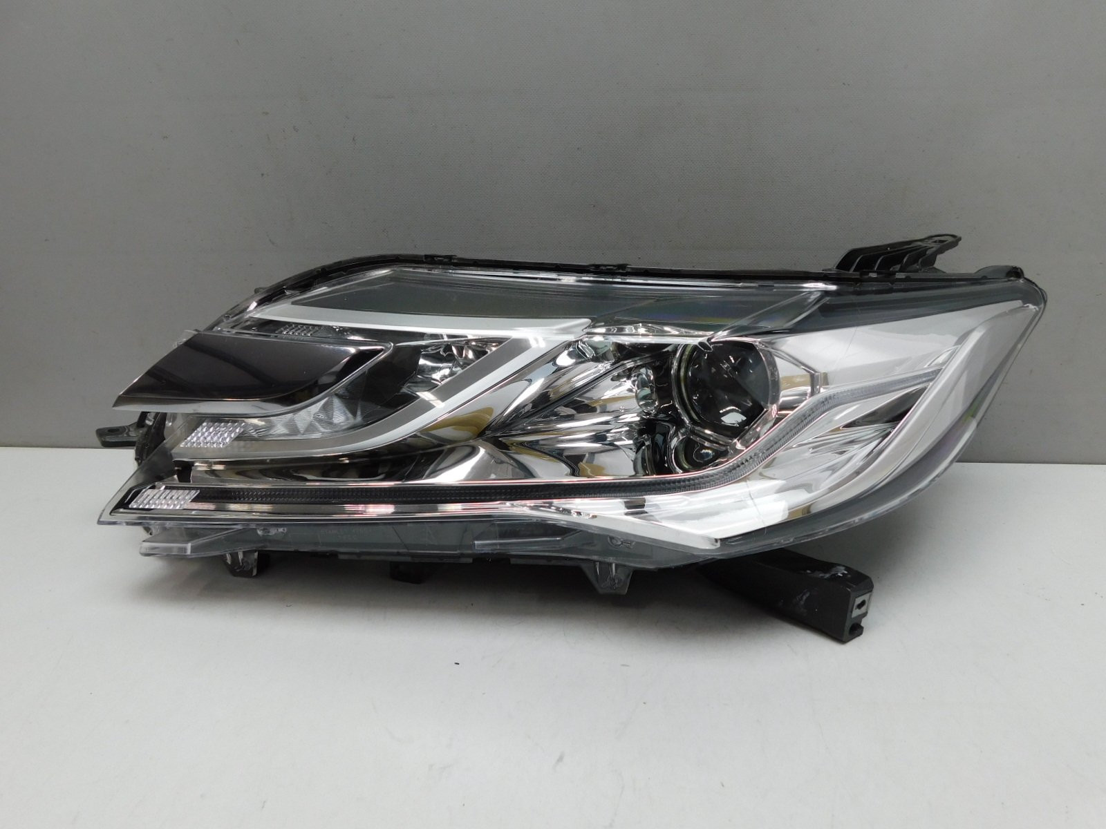 Фара левая Mitsubishi Pajero/Montero Sport (KS) 2015>