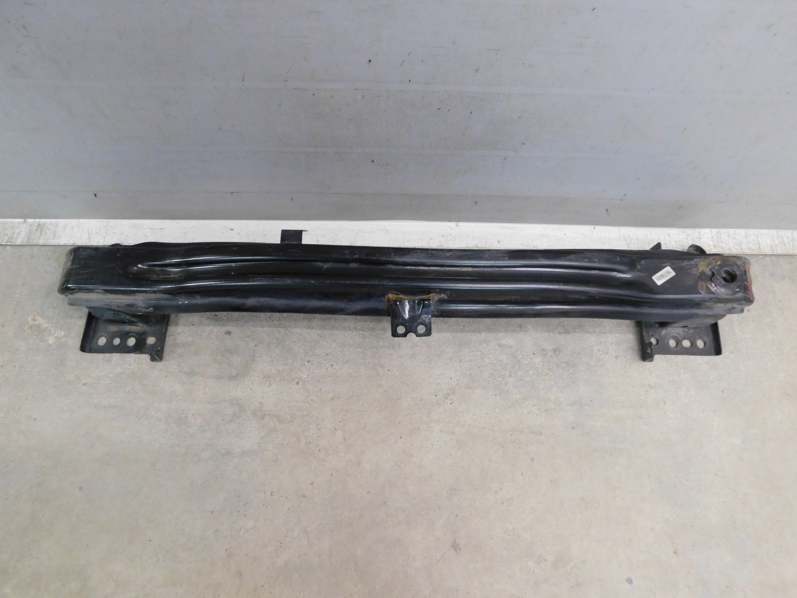 Усилитель переднего бампера Volkswagen Tiguan 2007-2017