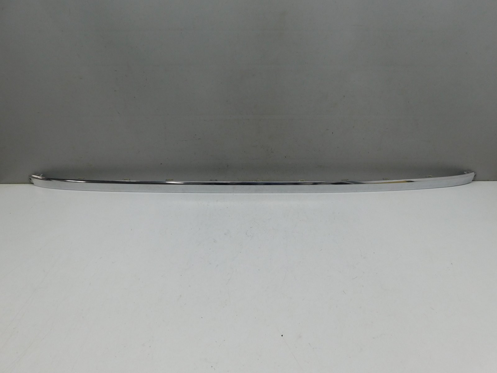 Молдинг заднего бампера Volkswagen Touareg 2010>