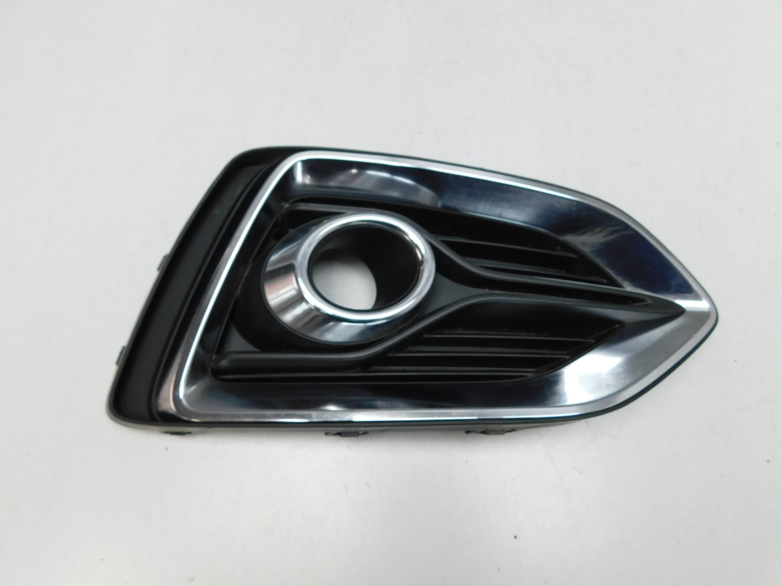 Решетка в бампер правая Hyundai Solaris 2017>