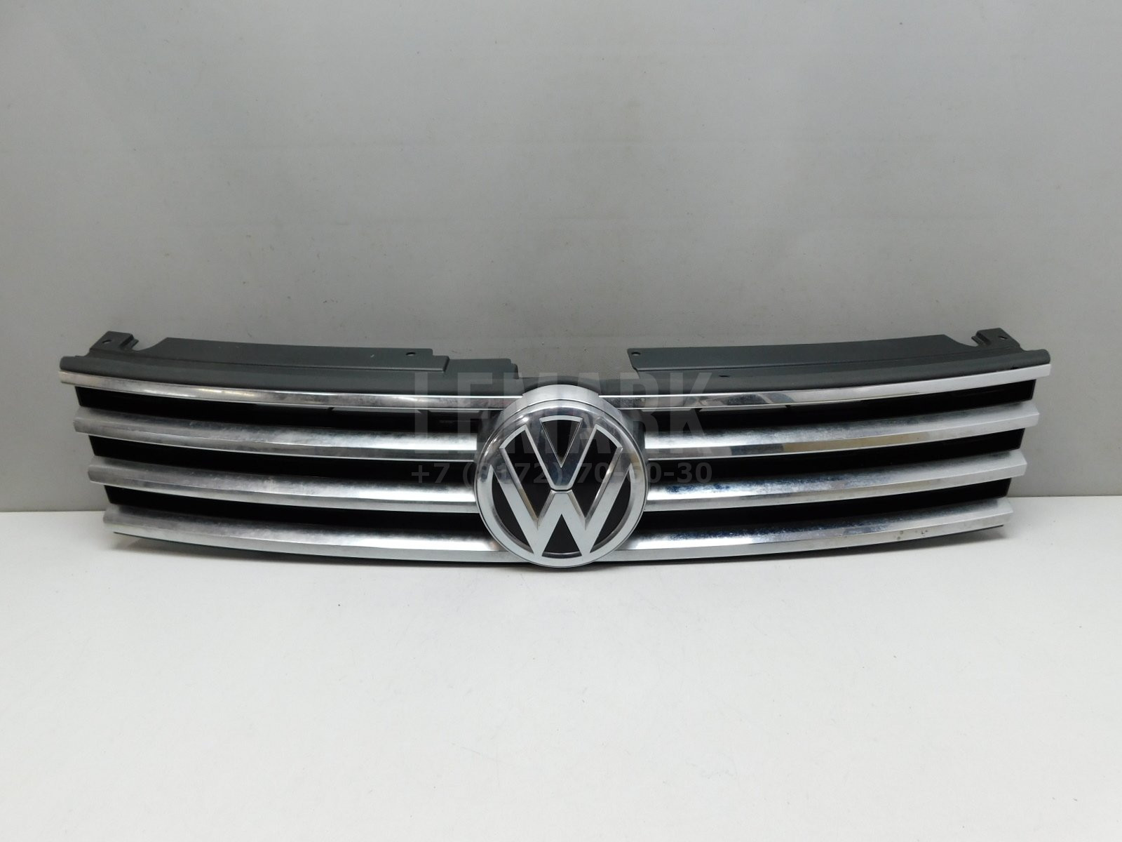Решетка радиатора Volkswagen Touareg 2010> 7P6853651L