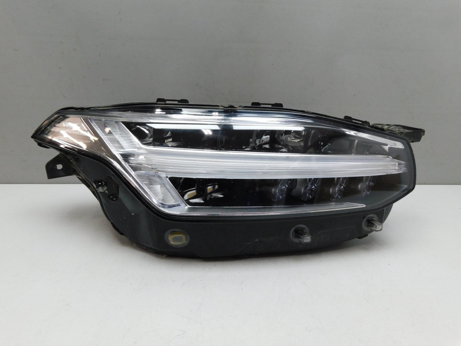 Фара правая Volvo XC90 2015>