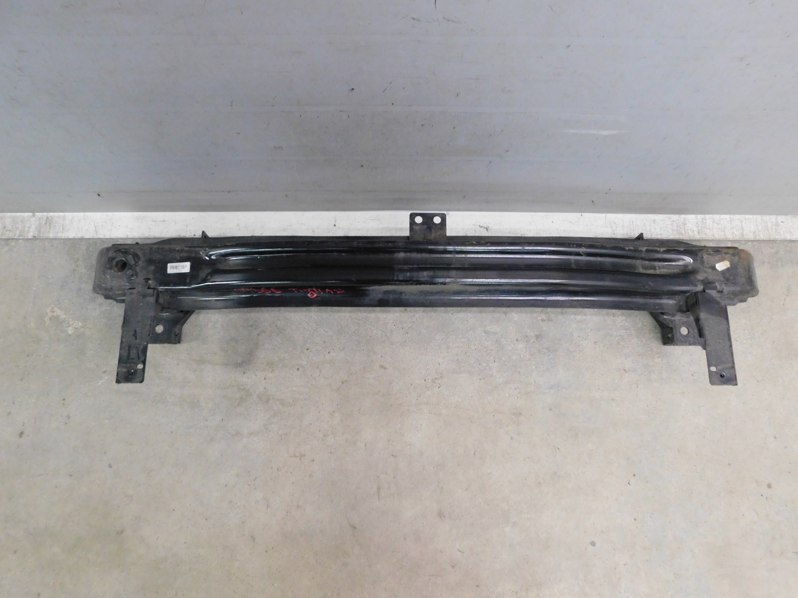 Усилитель переднего бампера Volkswagen Tiguan 2007-2017