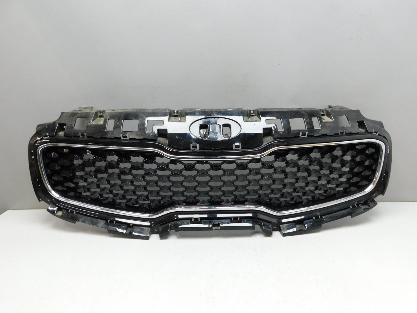 Решетка радиатора Kia Sportage 2015>