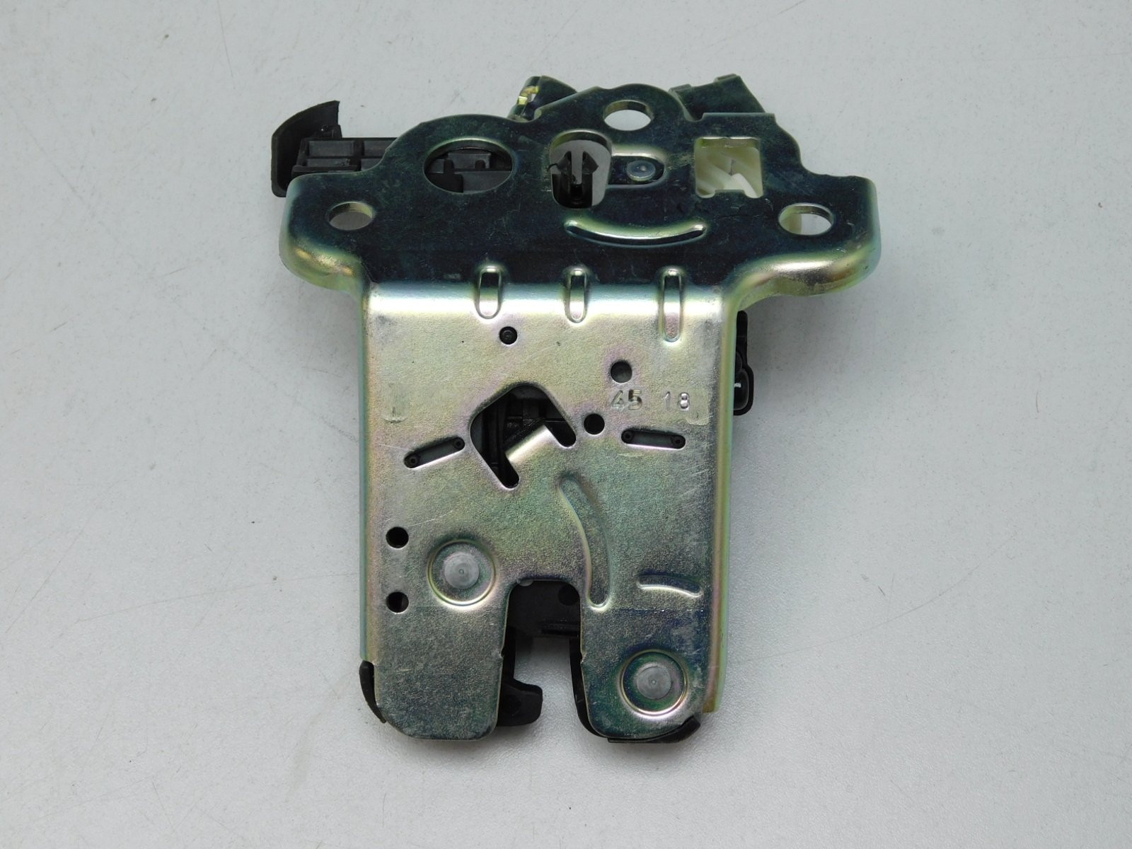 Замок багажника Audi Q5 2008-2017