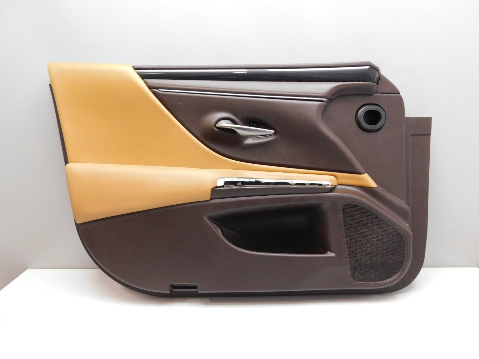 Обшивка двери передней левой Lexus ES 2018>