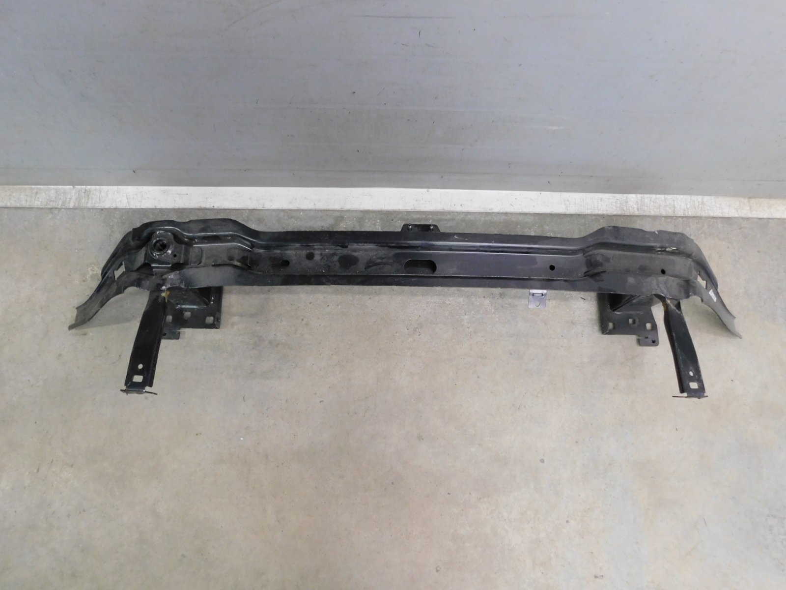 Усилитель переднего бампера Volkswagen Tiguan 2017>