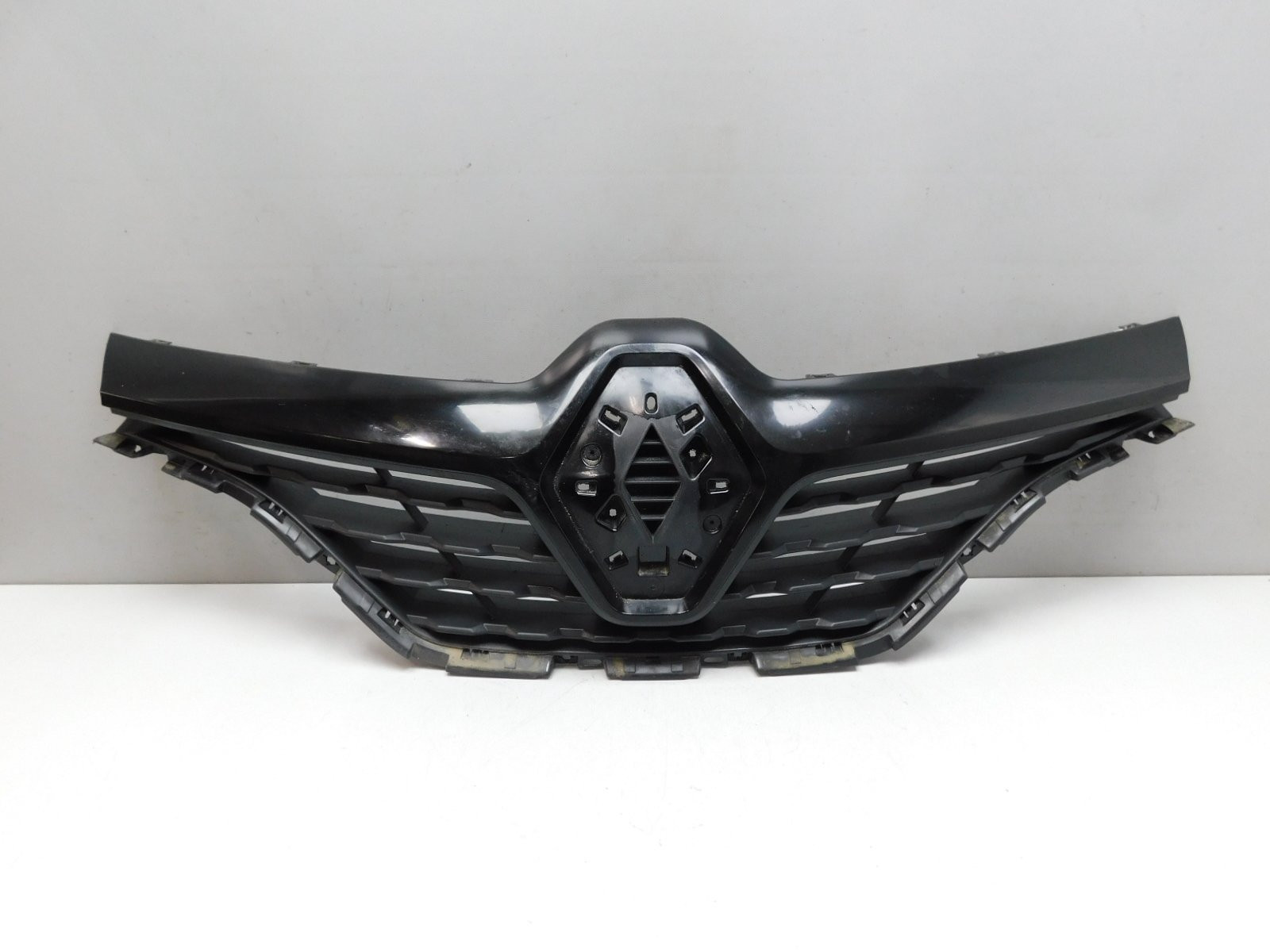 Решетка радиатора Renault Kaptur 2016>