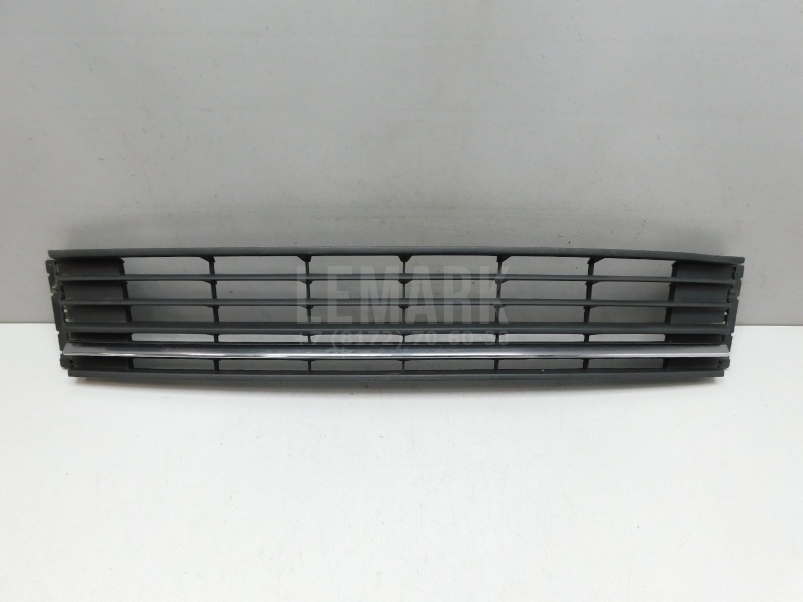Решетка в бампер центральная Volkswagen Polo Sedan 2011-2020 6RU853677C