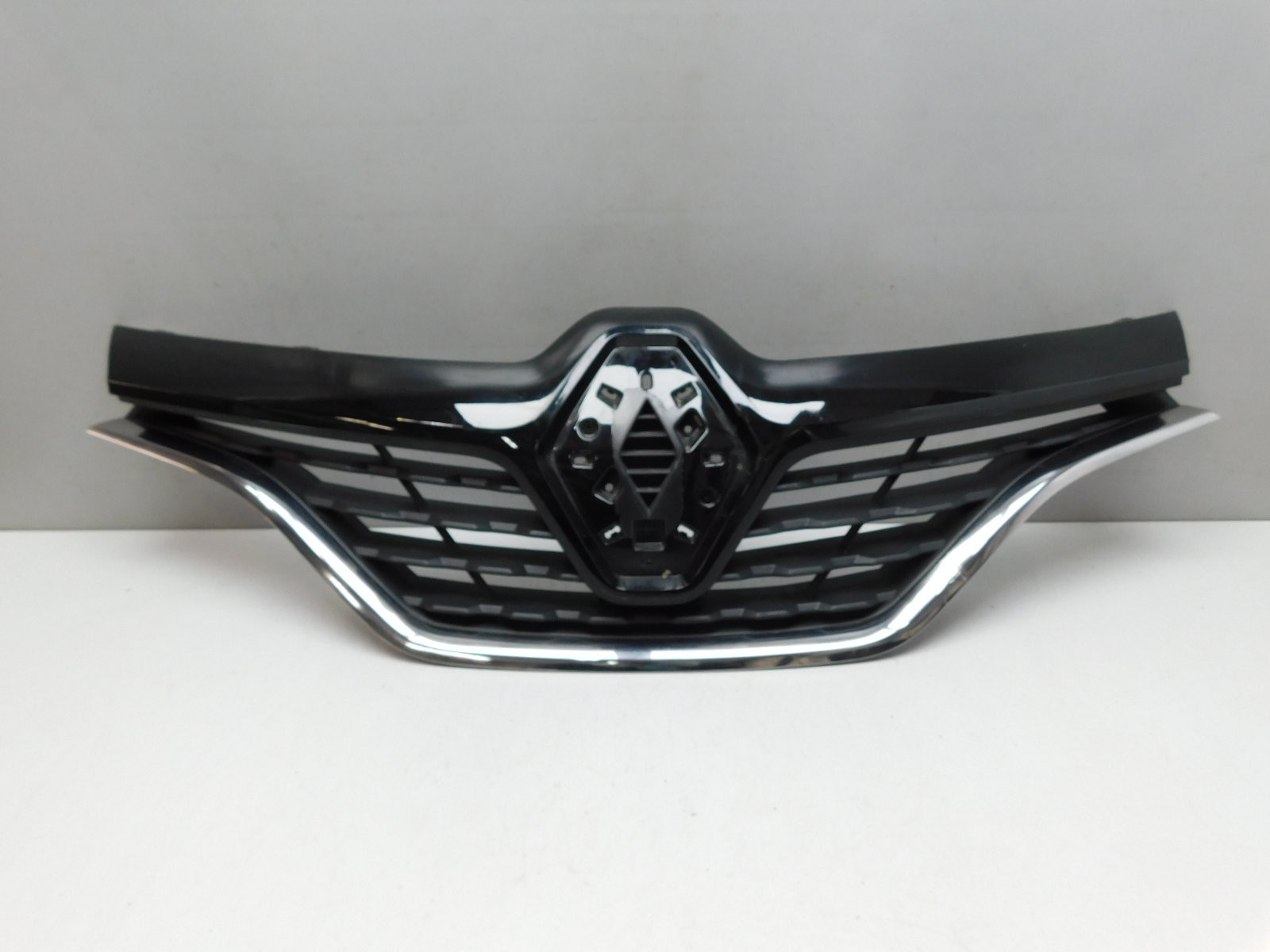 Решетка радиатора Renault Kaptur 2016>